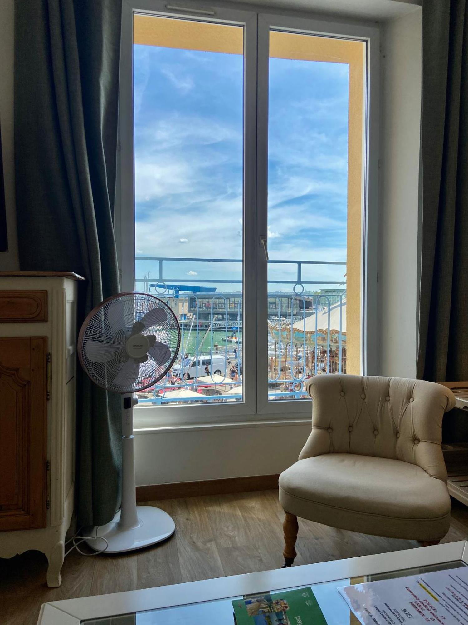 Etablissement 3 Etoiles Avec Ascenseur, 3 Appartements Lumineux Vue Port Avec Balcon, 200M De La Mer, Wifi Fibre, Tous Service Inclus ดิเอป ภายนอก รูปภาพ